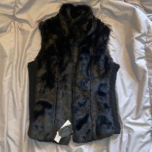 Vests women’s black M